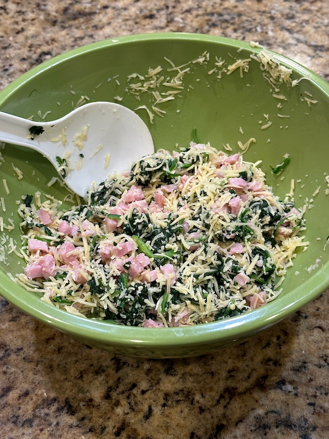 Spinach, diced ham and gouda mixed
