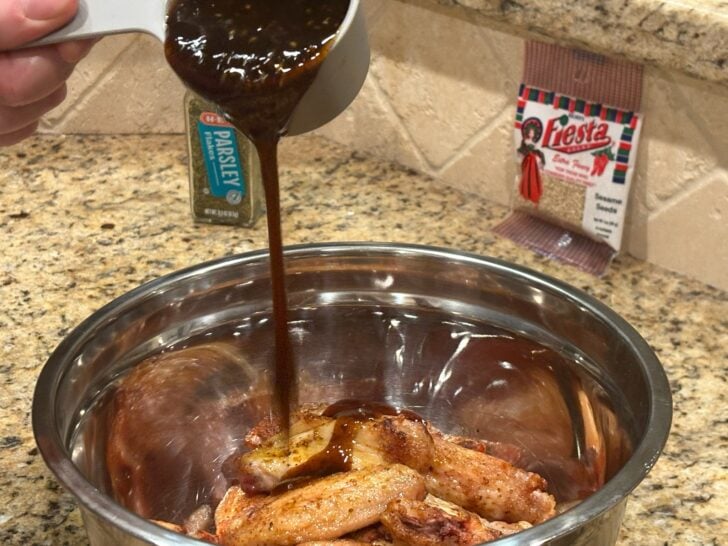 sauce on wings