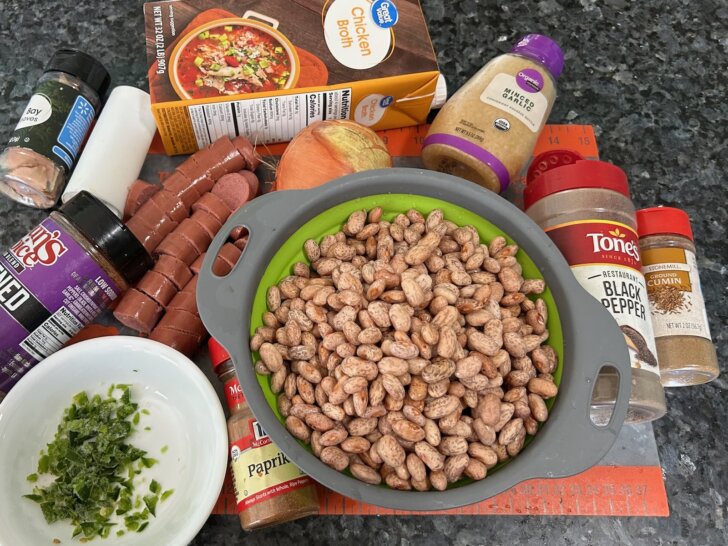 pinto bean ingredients: beans, broth, sausage, onion, jalapeno, spices