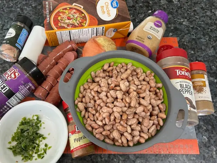 pinto bean ingredients: beans, broth, sausage, onion, jalapeno, spices