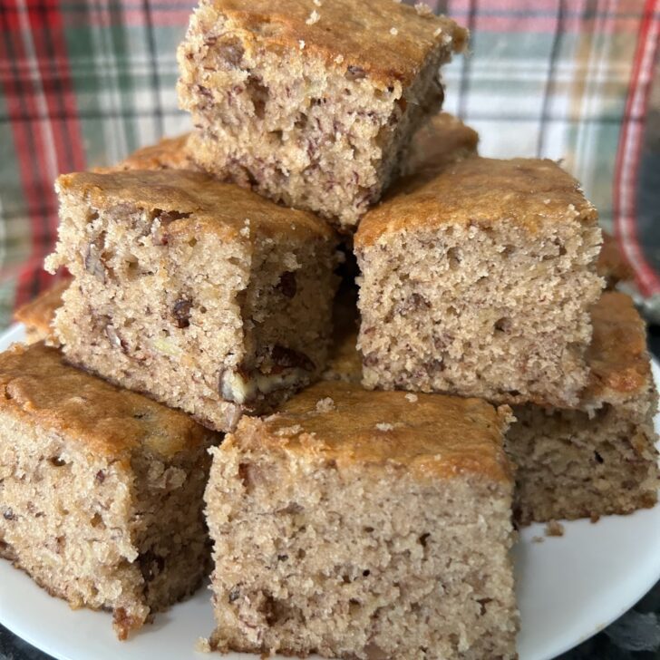 sliced banana bread on place
