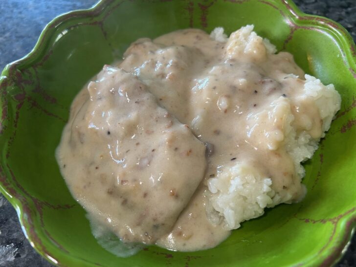 smothered round steak with mushroom gravy 
