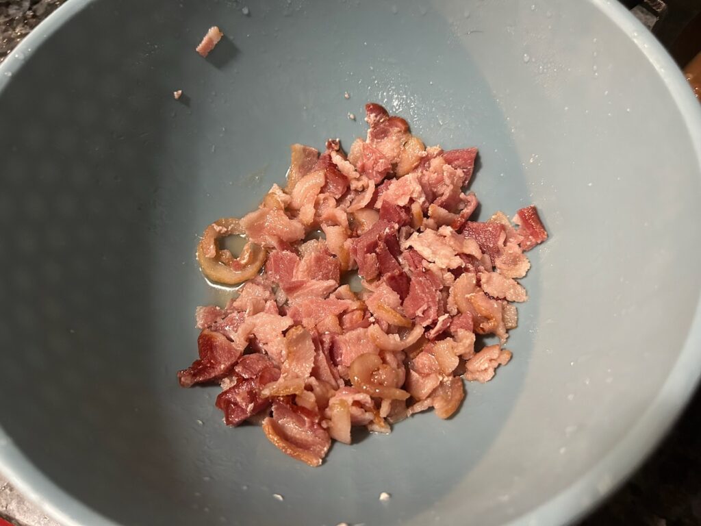 cooked bacon in bowl