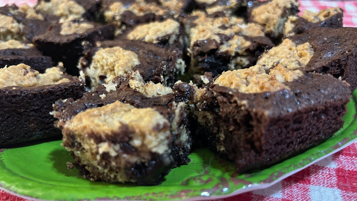 Easy Cowboy Brownies (Cowboy Cookie Brookies)
