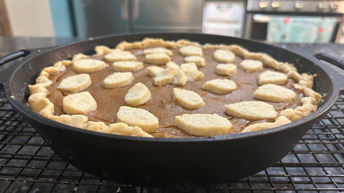 Old-Fashioned Cast Iron Pumpkin Pie