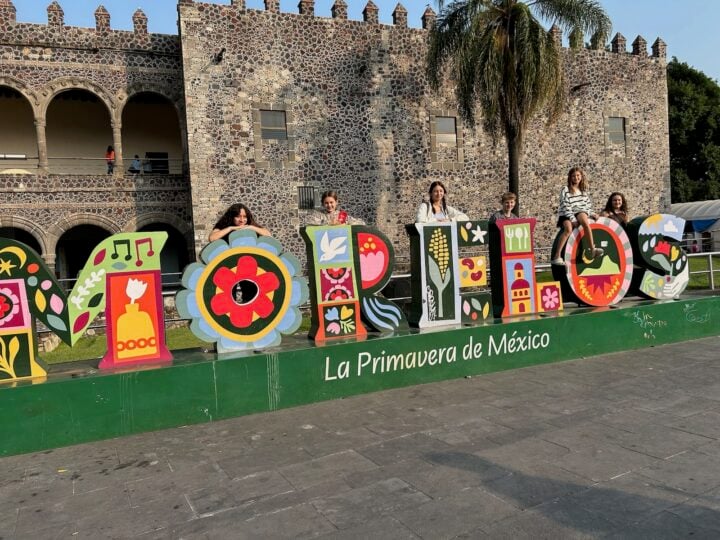 teens in mexico on missions trip